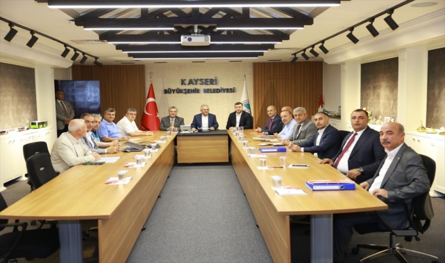 Büyükşehir Belediye Başkanı Büyükkılıç, MHP'li belediye başkanlarıyla bir araya geldi