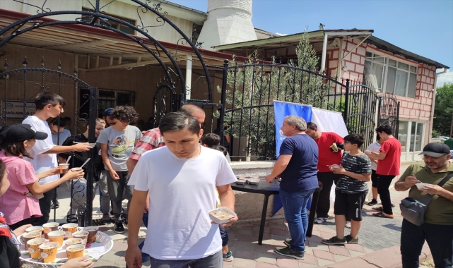 GÖÇDER'den aşure ikramı