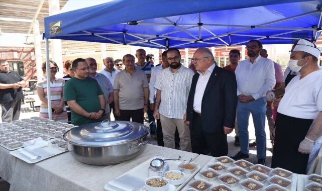 KMÜ'de aşure ikramı