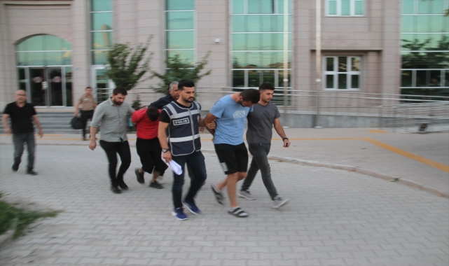 Konya'da otomobil hırsızlığı iddiasıyla yakalanan 2 kişi tutuklandı