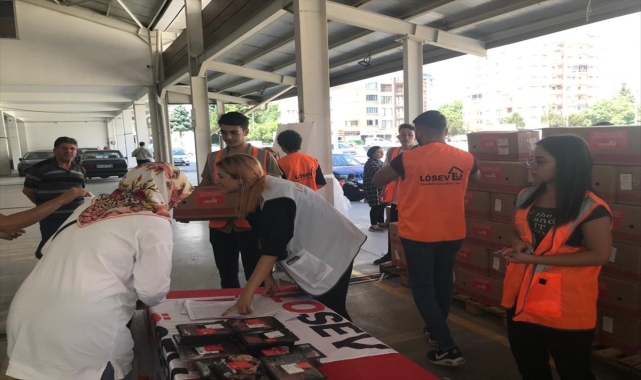 LÖSEV kanserle mücadele edenlere Kayseri'de et dağıttı