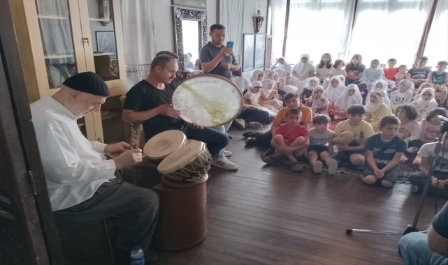 Niğde'de Kur'an kursu öğrencileri için tasavvuf müziği dinletisi