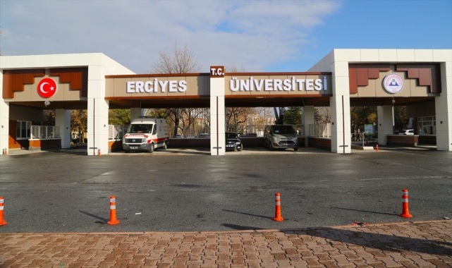 Erciyes Üniversitesinden yerleşke girişindeki