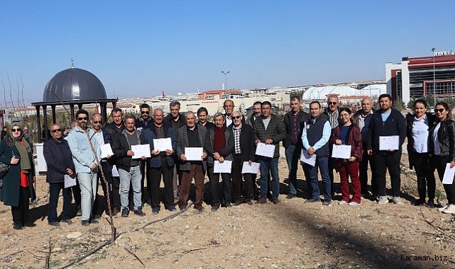 KMÜ’LÜ AKADEMİSYENLERDEN ÇİFTÇİLERE BUDAMA EĞİTİMİ