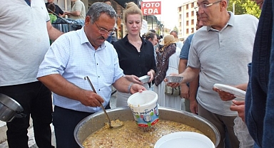 Karaman Esnaf Odaları Birliği'nden aşure ikramı
