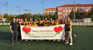Sağlık Çalışanları Sahaya Pankartla Çıktı