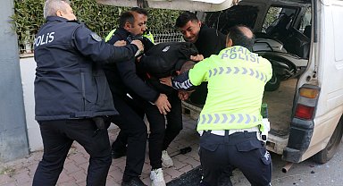 'Yarın kıyamet kopacak' diyerek çaldığı minibüsle 30 kilometre kaçtı