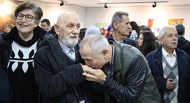 42 emekli öğretim görevlisi yıllar sonra 'Öğretmenler Günü' için bir araya geldi