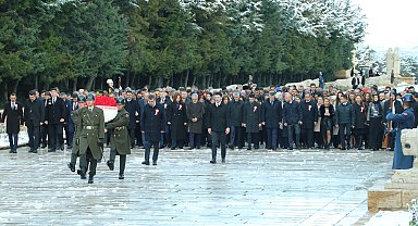 Bakan Tekin, öğretmenlerle Anıtkabir'i ziyaret etti
