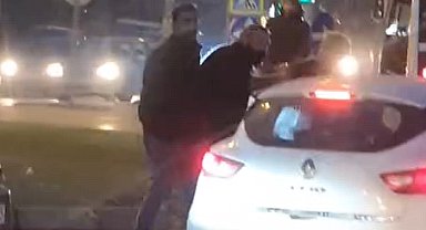 Bursa'da yol verme tartışması kamerada; halk otobüsü şoförünün görevine verildi