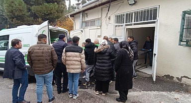 Duvara çarpan otomobildeki Pınar, öldü