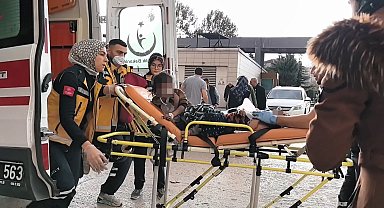 Evde yangın çıkaran çocukları, itfaiye ekipleri kurtardı