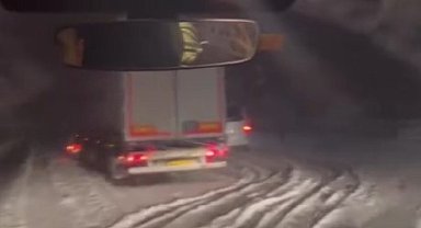 Gerede- Karabük yolunda yoğun kar; ulaşım durdu