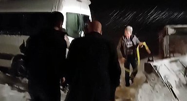 Kahramanmaraş'ta karda mahsur kalan 10 öğretmen kurtarıldı