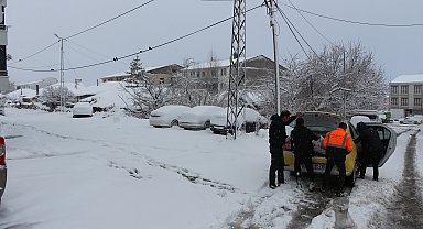 Karlıova'da 20 köy yolu ulaşıma kapandı, eğitime 1 gün ara