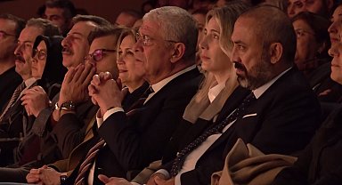 Müsavat Dervişoğlu, 'Despina: Bir İzmir Hikayesi' adlı tiyatro oyununu izledi