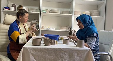 Seramik sanatçısı Merve, mesleğini öğrettiği annesiyle birlikte atölye kurdu