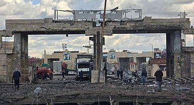 Suriye'de muhalifler İdlib'i ele geçirdi