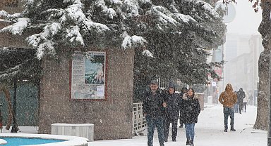 Van'ın Bahçesaray ile Bitlis merkez ve 4 ilçesinde eğitime kar engeli