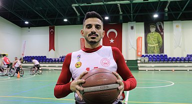 16 aylıkken omurilik felci geçirdi, basketbolla hayata tutundu