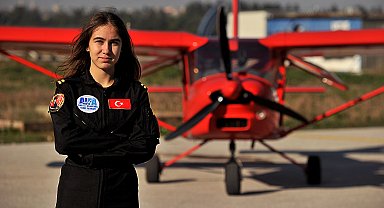 16 yaşındaki Defne, solo uçuş gerçekleştiren Türkiye'nin en genç kadın pilot adayı oldu