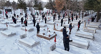 'Milli Bilinç Kampı'na' katılan 130 izciden Karskapı Şehitliği'ne ziyaret