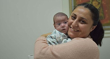 540 gram doğan Efe bebek, 130 günlük tedavi sonrası annesine kavuştu
