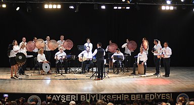 Adliye çalışanlarının kurduğu ritim topluluğundan konser