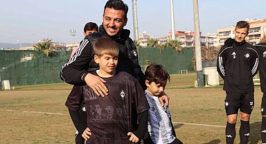 Altay'dan tribünde ağlayan minik taraftara jest