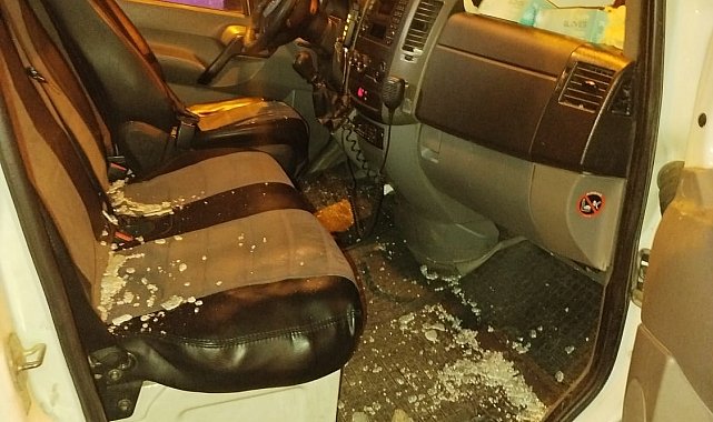 Ambulanslara 74'üncü kez taşlı saldırıda bulundu; gören telsizden uyarmaya başladı