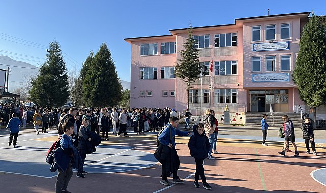 Anaokulunun kazan dairesinde yangın çıktı, öğrenciler bahçeye çıkarıldı
