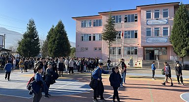 Anaokulunun kazan dairesinde yangın çıktı, öğrenciler bahçeye çıkarıldı