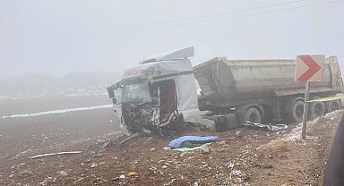 Ankara'da aynı firmaya ait iki TIR çarpıştı: 1 ölü, 1 yaralı