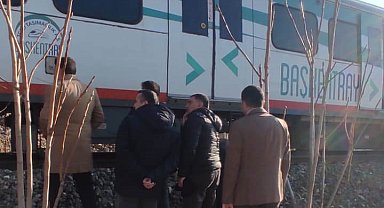 Ankara'da yolcu treni, raylara düşen kayaya çarptı; 1 yaralı