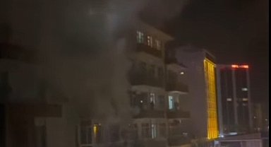 Apartman dairesinde çıkan yangında anne ve bebeği dumandan etkilendi