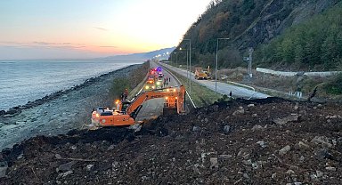 Artvin'de heyelan; Karadeniz Sahil Yolu ulaşıma kapandı