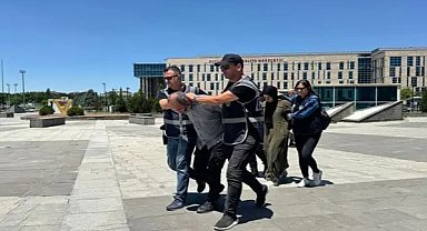 Atatürk Anıtı'na baltayla saldıran dayı ile yeğenin hapis cezası onandı