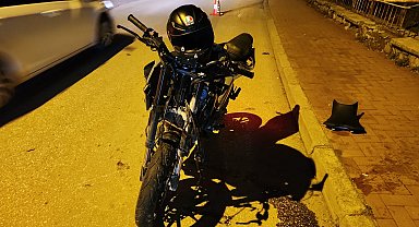 Aydınlatma direğine çarpan motosikletin sürücüsü Mehmet, hayatını kaybetti