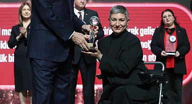 Azmiyle hayata tutundu, ödülünü Cumhurbaşkanı Erdoğan'ın elinden aldı