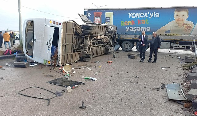 Balıkesir'de öğrenci servisi ile TIR çarpıştı; 8'i ağır, 29 yaralı