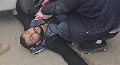 Bıçaklanan yaralıya yoldan geçen aile hekimi müdahale etti
