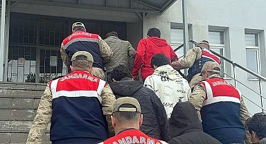 Bitlis'te 21 kaçak göçmen ile organizatör yakalandı