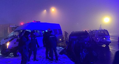 Bolu Dağı'nda sis zincirleme kazaya sebep oldu: 6 yaralı