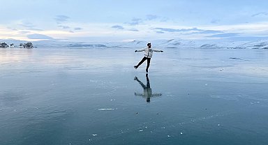 Buz pateni antrenöründen Çıldır Gölü'nde buz dansı