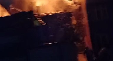 Çatı katı alev alev yandı