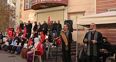 Diyarbakır'da evlat nöbeti tutan ailelere dayanışma konseri