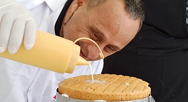Down sendromlular yeni yıl pastası hazırladı