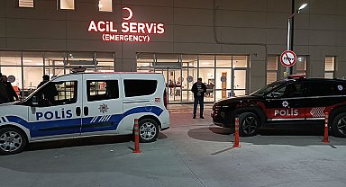 Düğünde bıçaklanan baba ve oğlu yaralandı