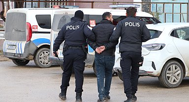 Eğlence mekanındaki silahlı kavgada yaralandı; gizlice polisi izlerken yakalandı