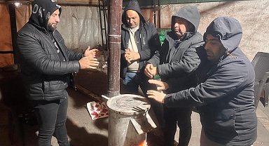 Eksi 10 derecede soba başında eylemdeler